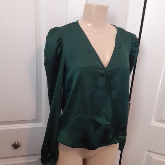 Sam & Jess Puff Shoulder Surplice Arresting Emerald Satin Wrap Top - Picture 3 of 10
